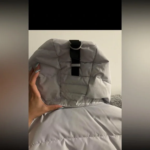 Brand-New Moose Knuckles Winter Jacket - Women’s Size S with Simon’s dust bag ! - Picture 13 of 13